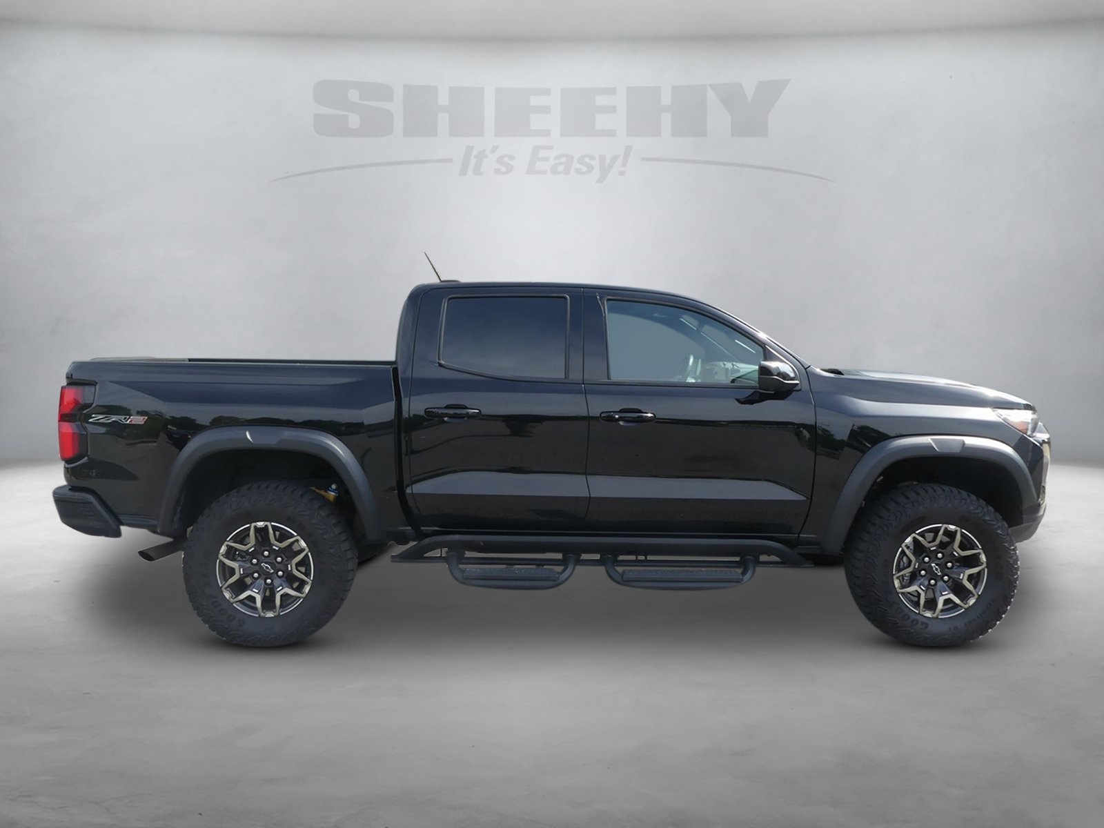 2023 Chevrolet Colorado ZR2 photo 2