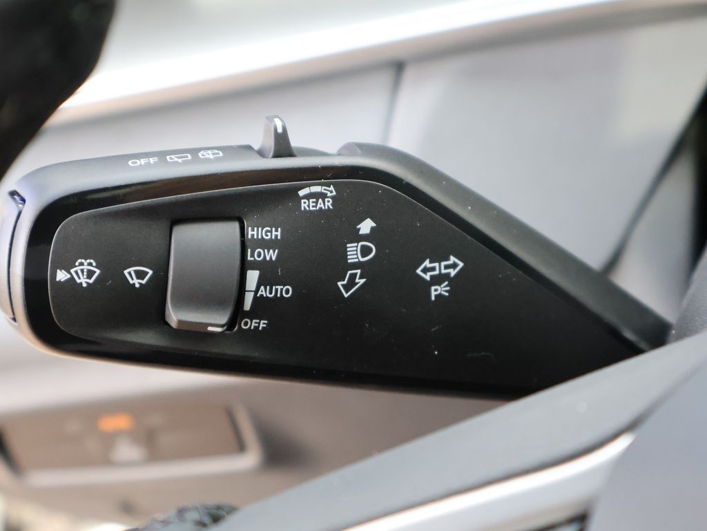 2025 Volkswagen Tiguan SE R-Line Black photo 32