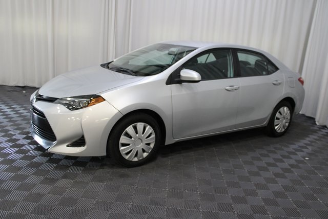 2019 Toyota Corolla LE photo 3