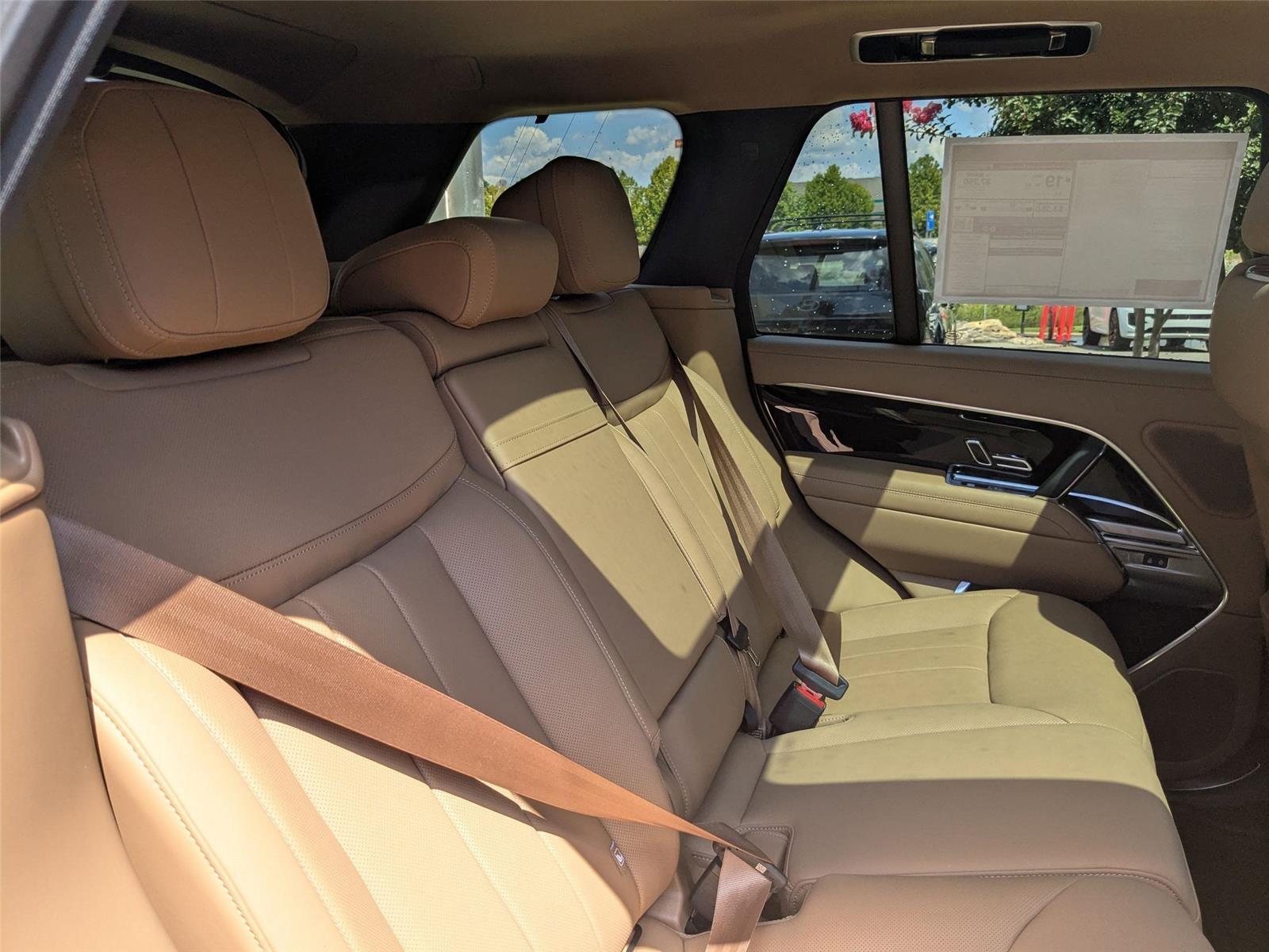 2025 Land Rover Range Rover SE photo 23