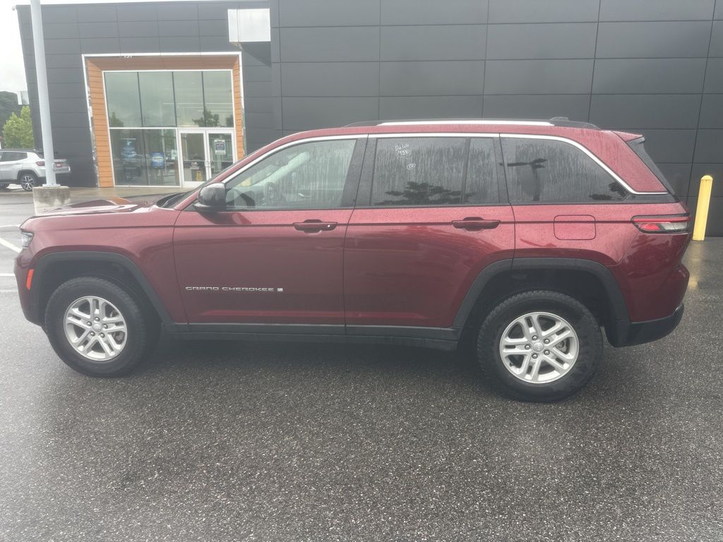 2023 Jeep Grand Cherokee Laredo photo 11