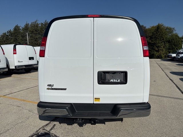 2025 Chevrolet Express Cargo 3500 photo 3