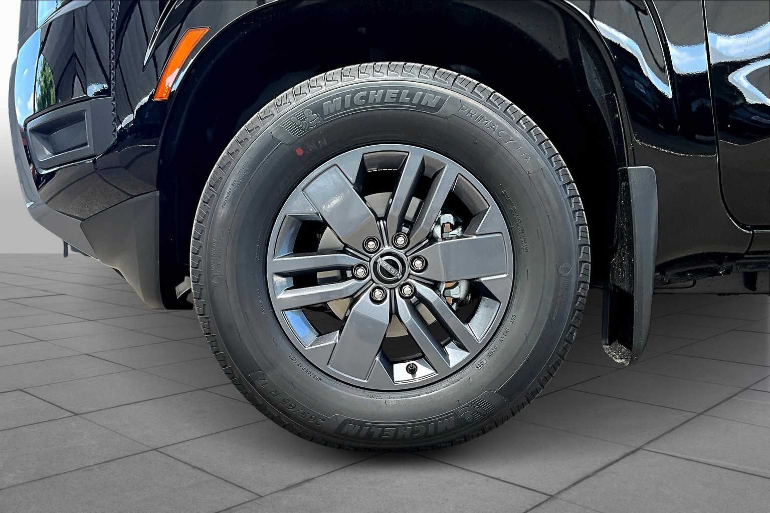 2025 Nissan Frontier SV photo 9