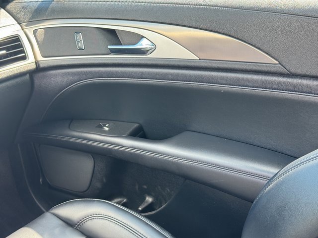 2020 Lincoln MKZ Standard photo 24