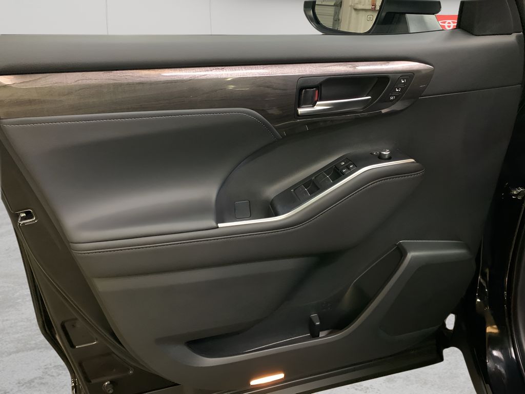 2025 Toyota Highlander XLE XSE Platinum Limited photo 9