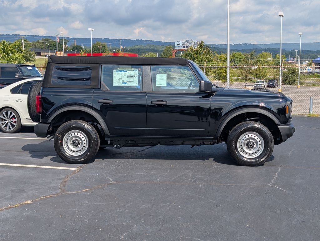 2025 Ford Bronco Base photo 3