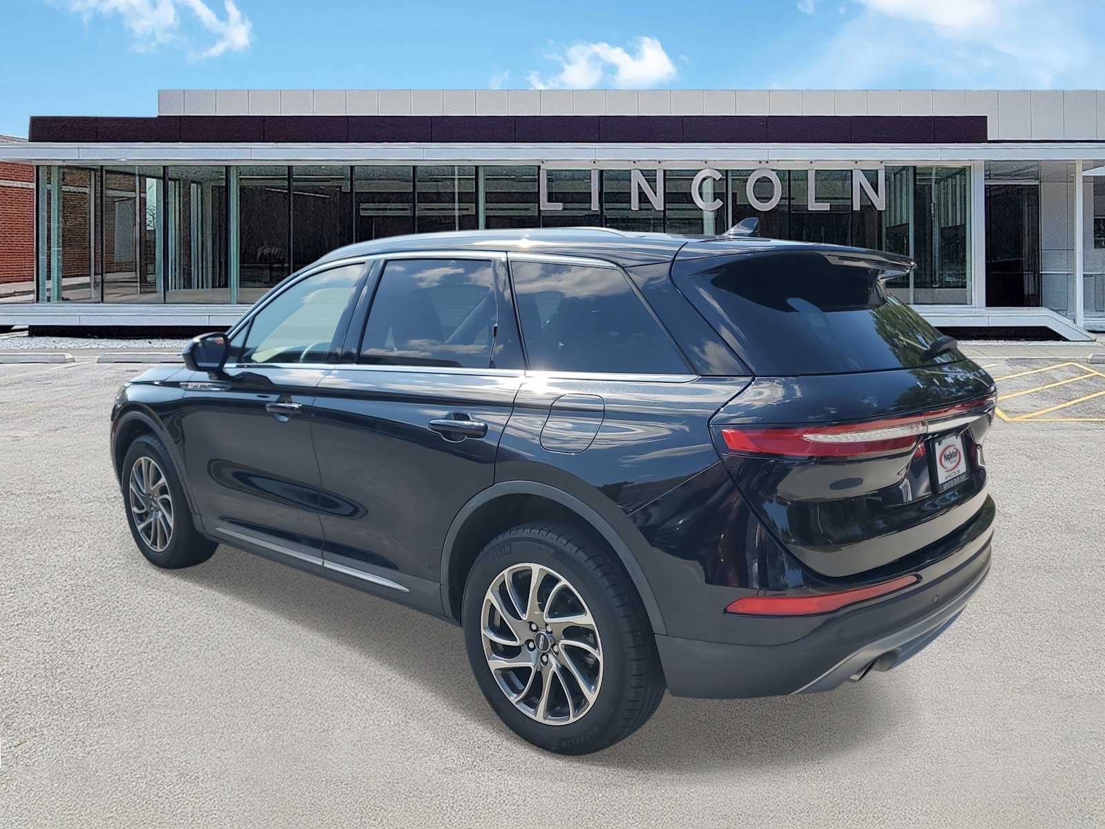 2022 Lincoln Corsair Standard photo 3