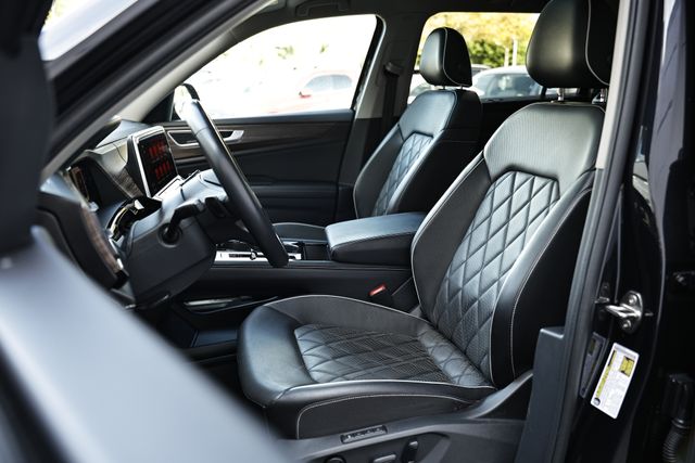 2024 Volkswagen Atlas SEL Premium R-Line photo 18