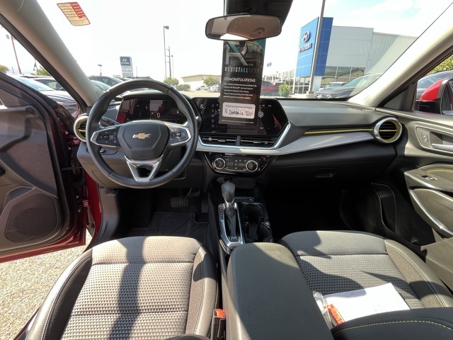 2024 Chevrolet Trax LT photo 18