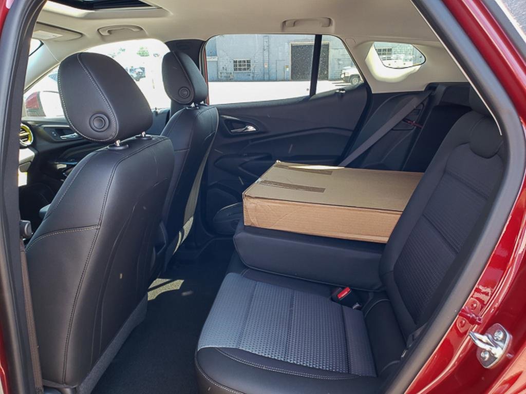 2025 Chevrolet Trax LT photo 21