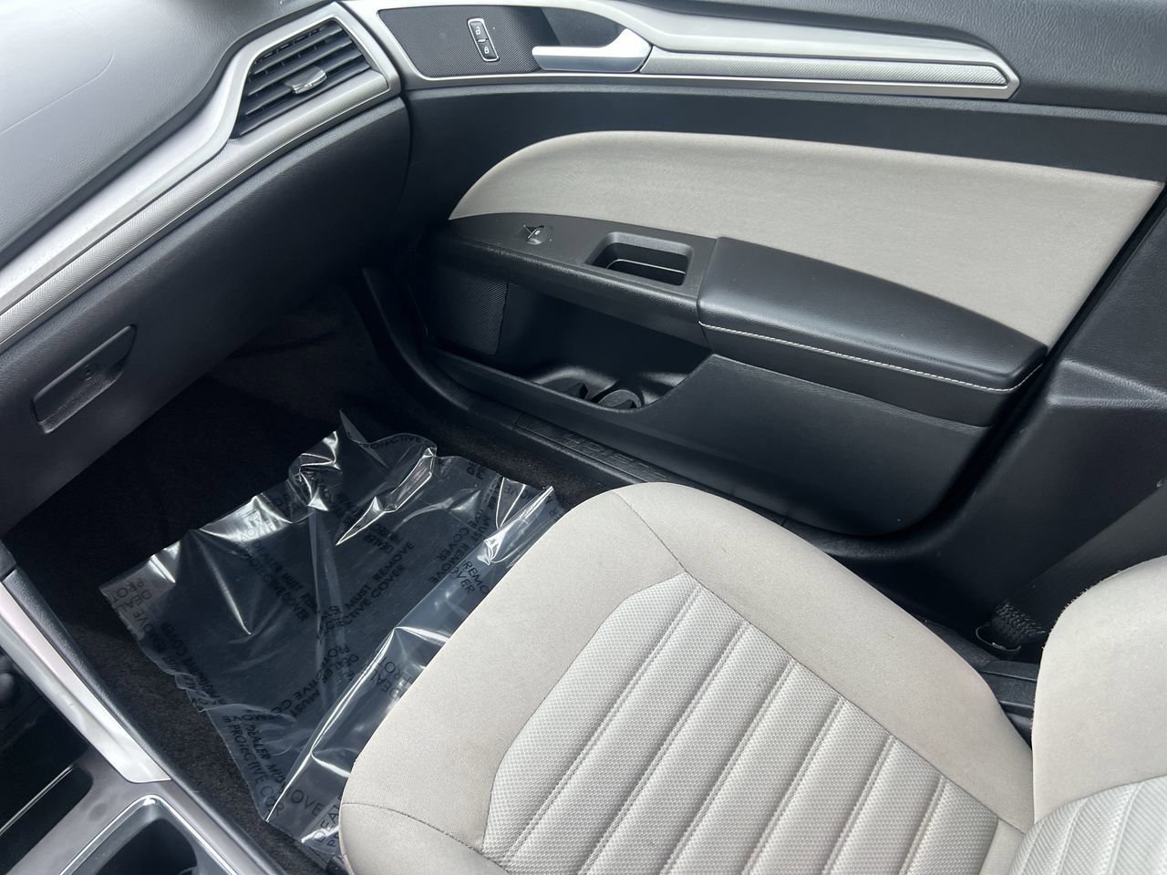 2017 Ford Fusion S Hybrid photo 14