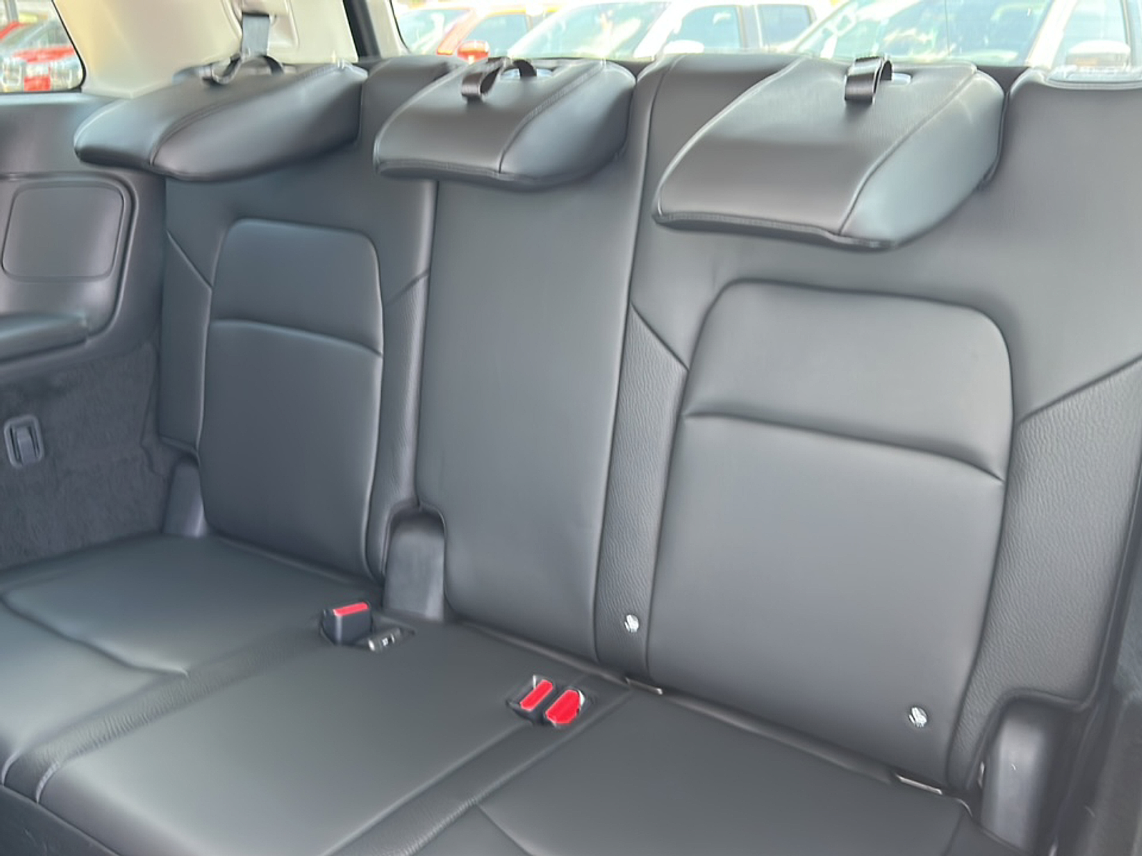 2025 Nissan Pathfinder SL photo 8