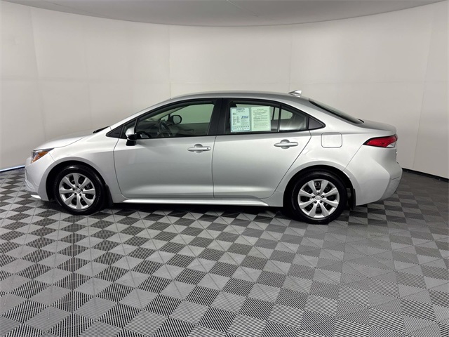 2025 Toyota Corolla LE photo 4