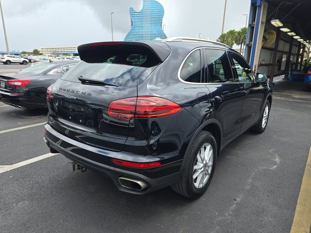 2018 Porsche Cayenne Base Platinum Edition photo 2