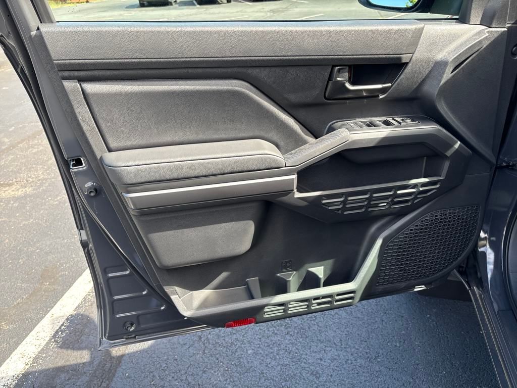 2025 Toyota Tacoma SR5 4x4 Double Cab photo 10