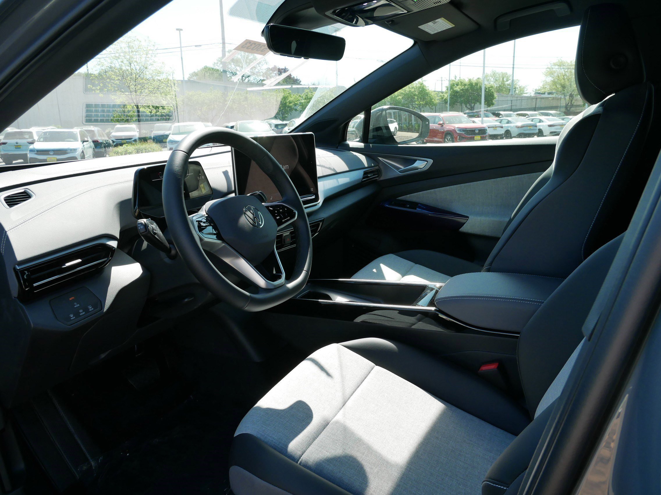 2025 Volkswagen ID.4 Pro photo 3