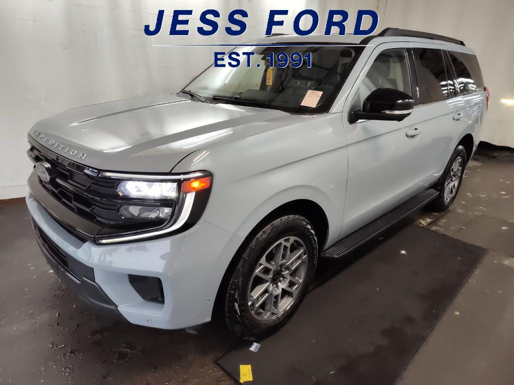 2025 Ford Expedition Active's photo