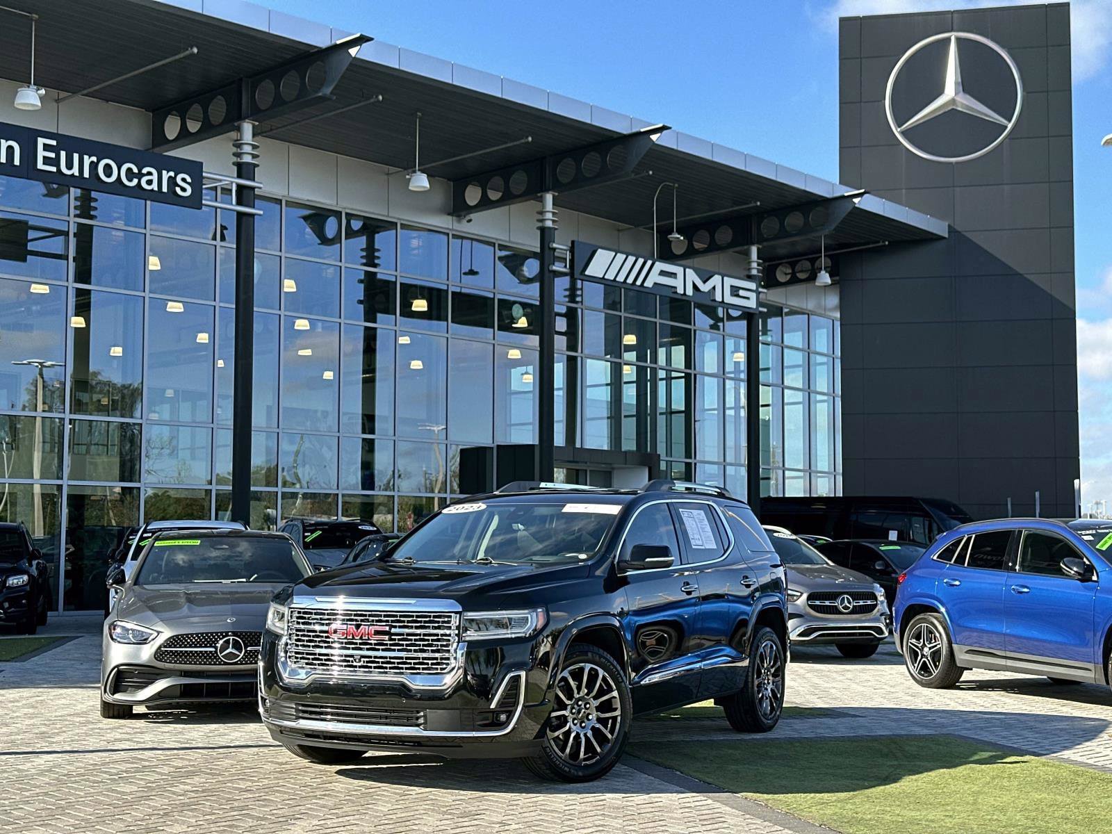 2023 GMC Acadia Denali's photo