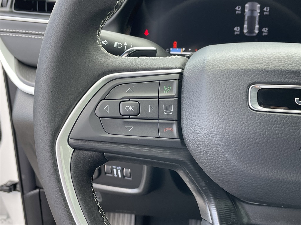 2025 Jeep Grand Cherokee Laredo X photo 16