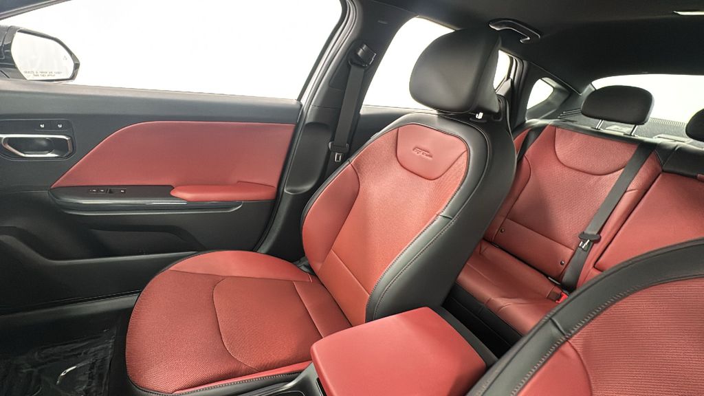 2025 Kia K4 GT-Line photo 13