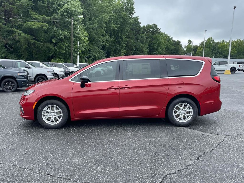 2025 Chrysler Pacifica photo 3