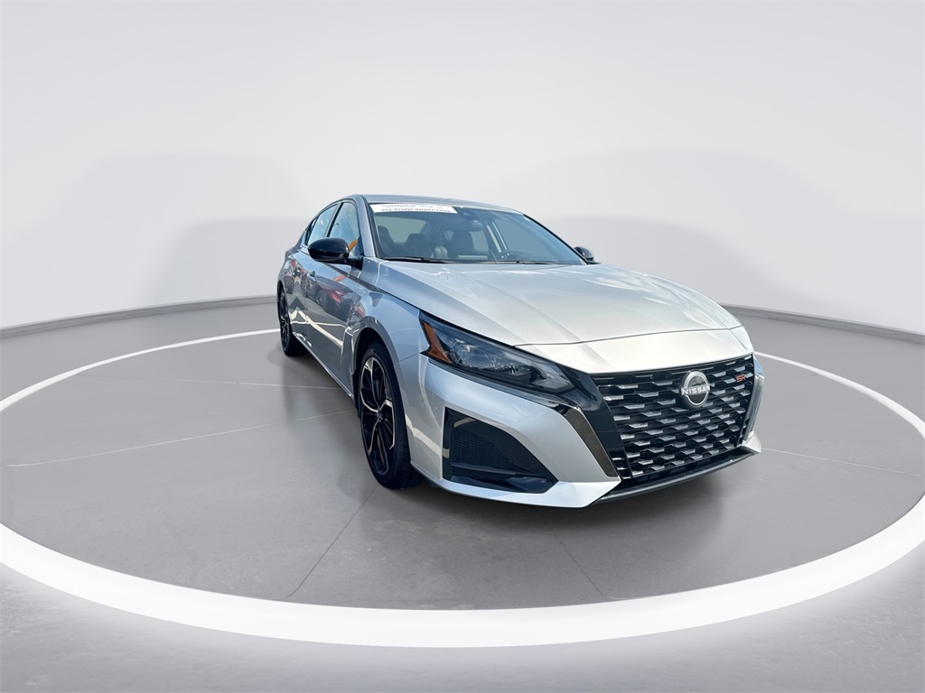 2024 Nissan Altima 2.5 SR photo 2