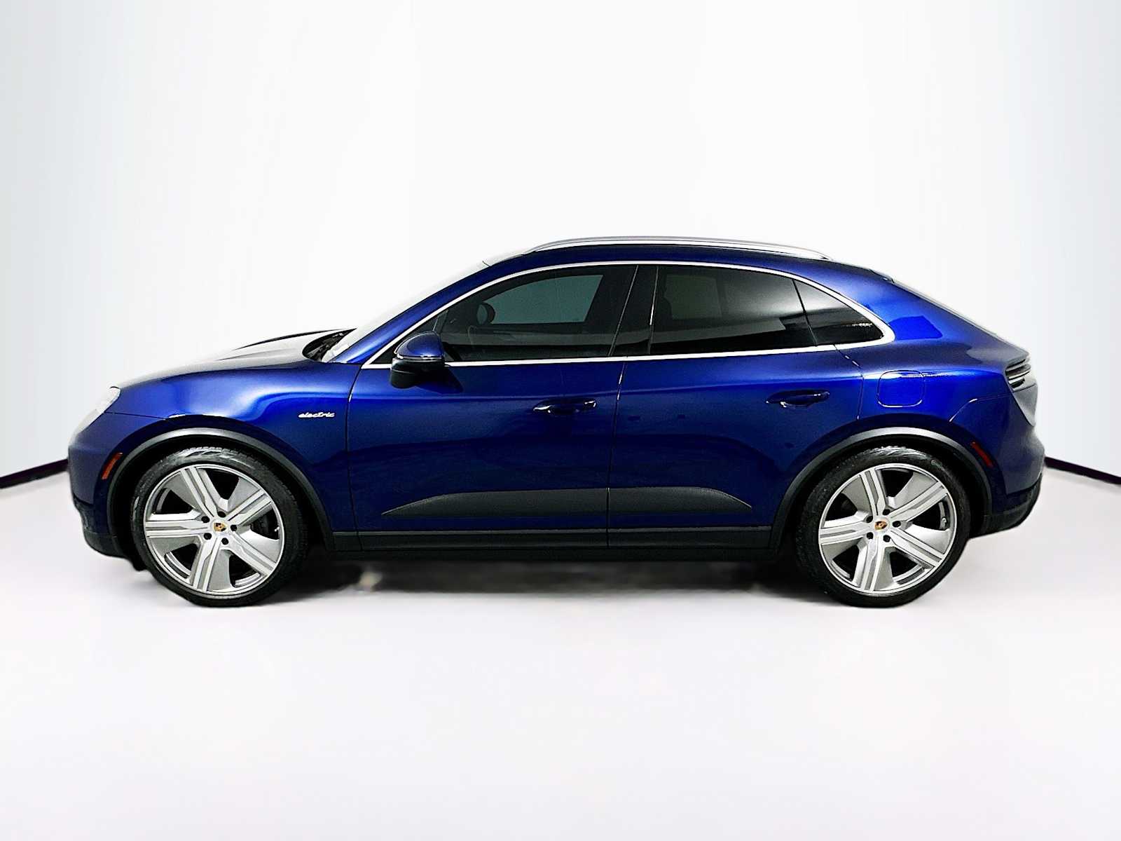 Used 2024 Porsche Macan Base with VIN WP1AA2XAXRL000087 for sale in Chandler, AZ