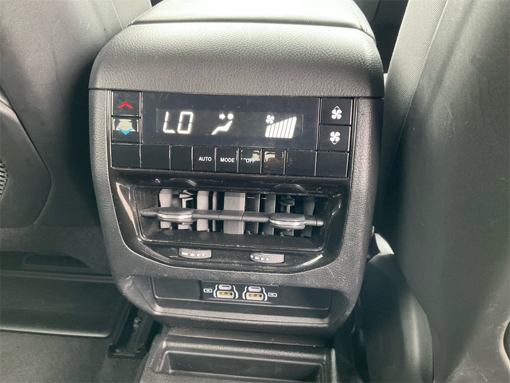 2023 Jeep Grand Cherokee Laredo photo 19