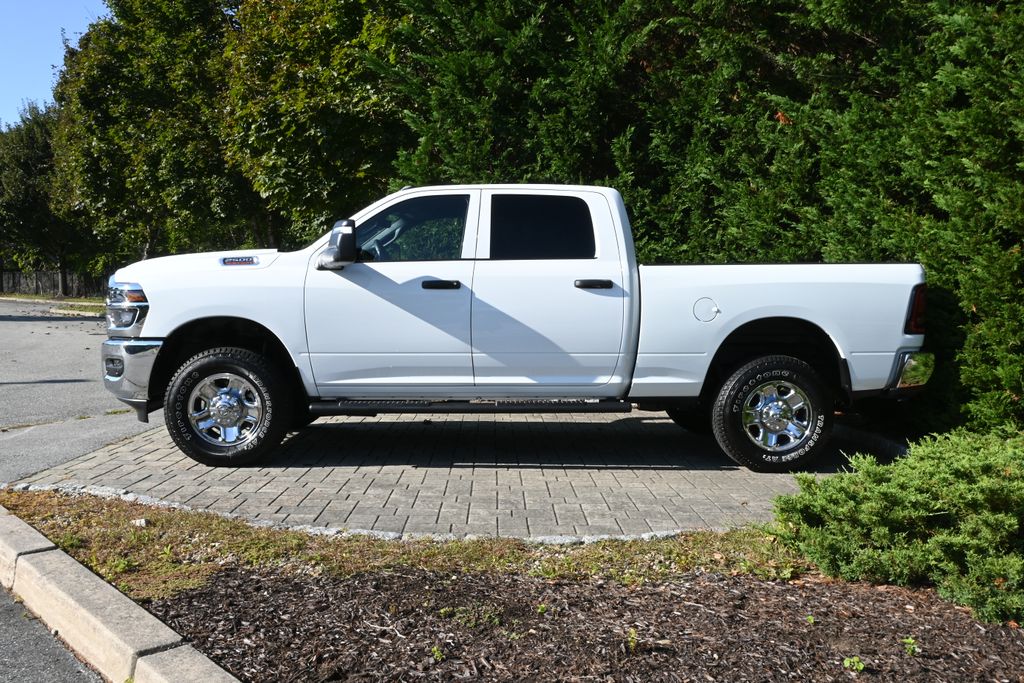 2025 Ram 2500 Tradesman photo 2