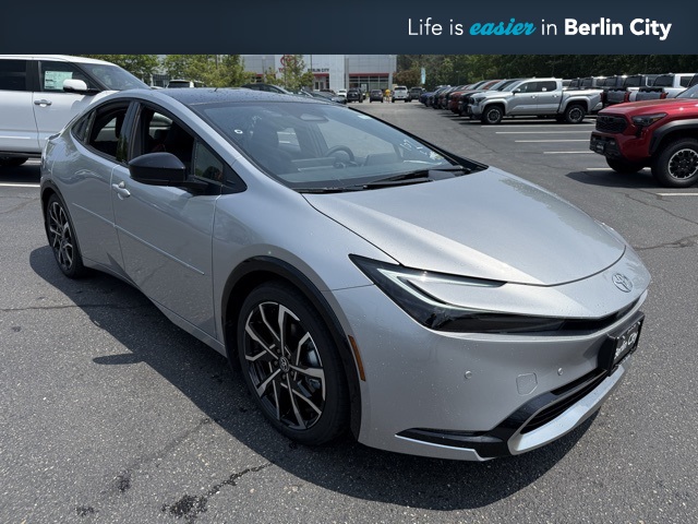 2025 Toyota Prius Plug-in Hybrid XSE photo 2