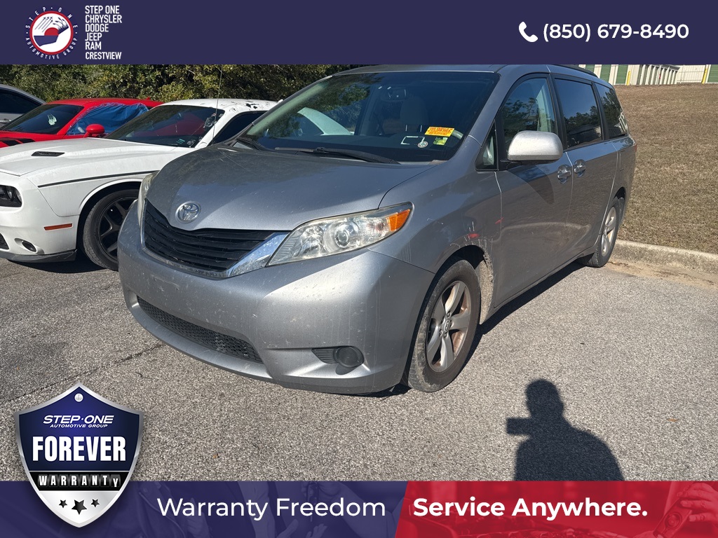 2011 Toyota Sienna LE's photo