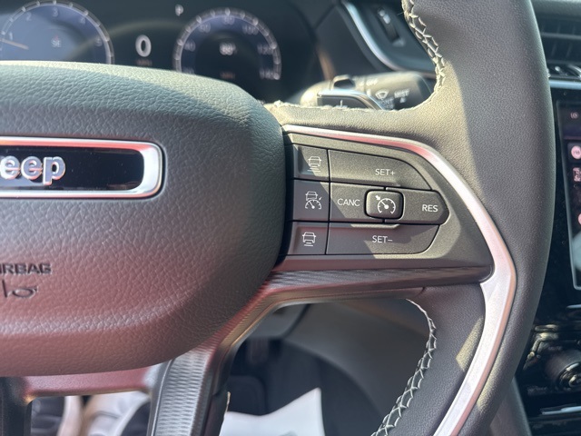 2025 Jeep Grand Cherokee Laredo photo 17