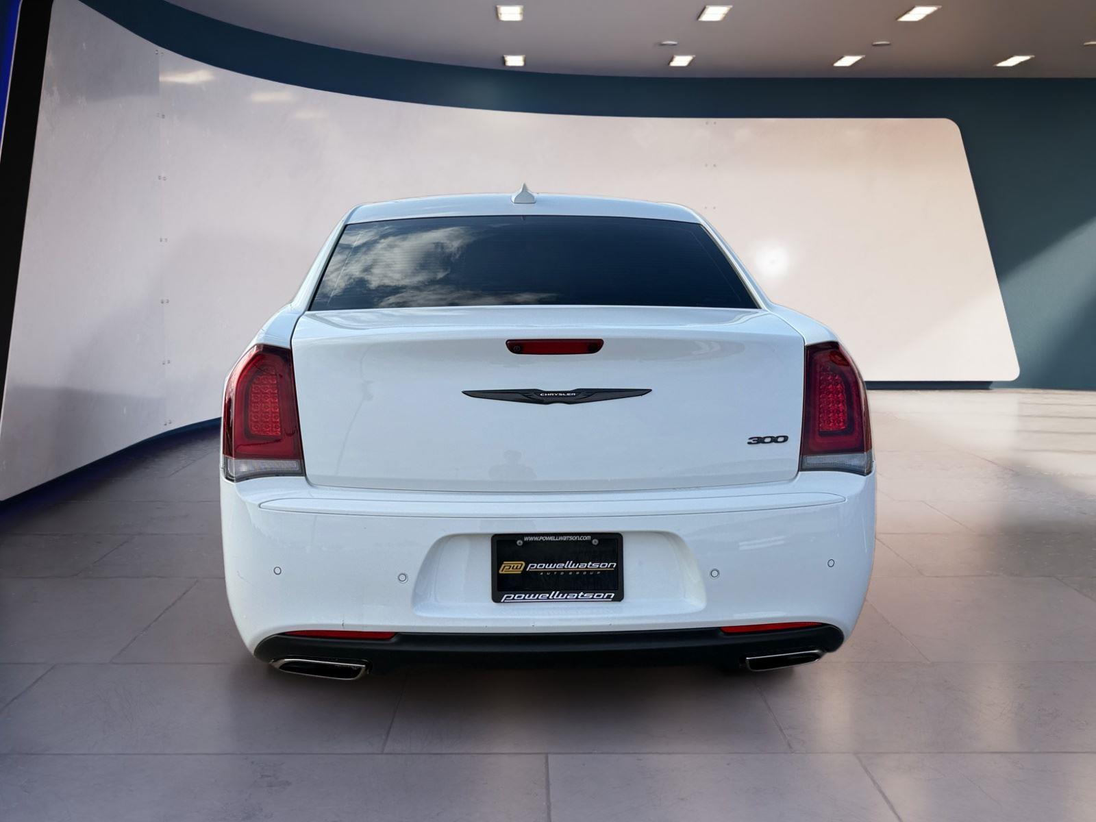 2022 Chrysler 300 Touring L photo 4