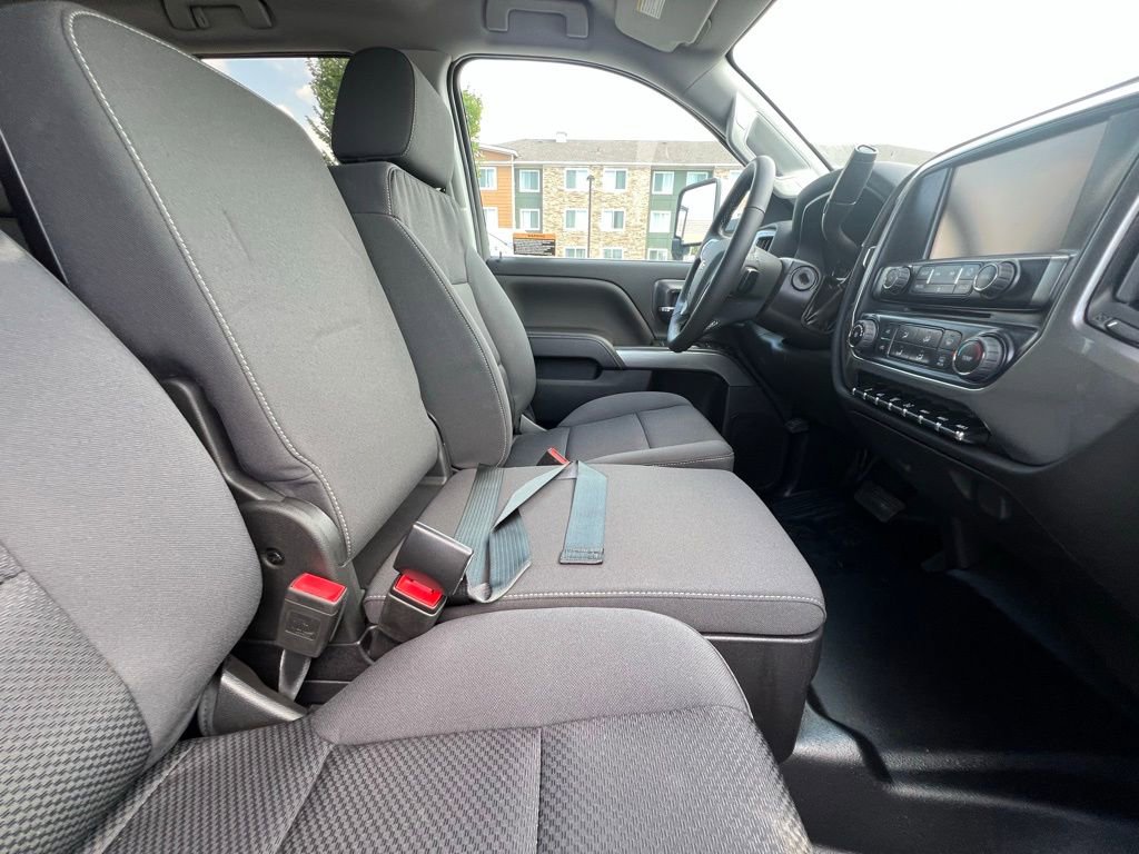 2023 Chevrolet Silverado 5500HD LT photo 26