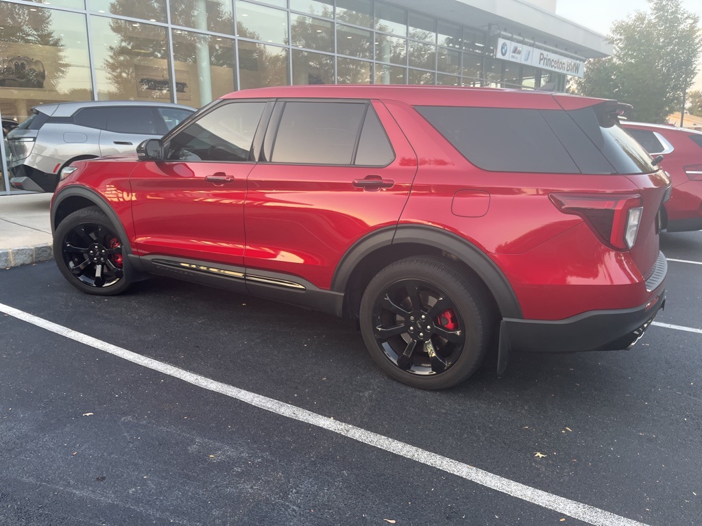 2022 Ford Explorer ST photo 2