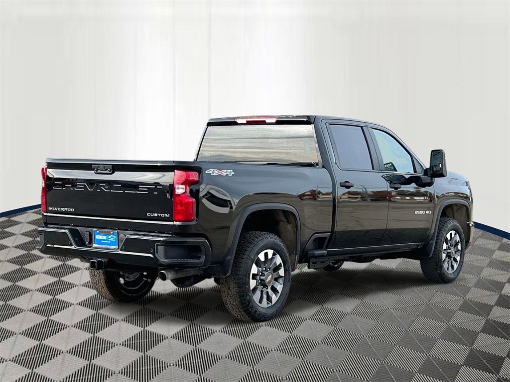 2026 Chevrolet Silverado 2500HD Custom photo 4