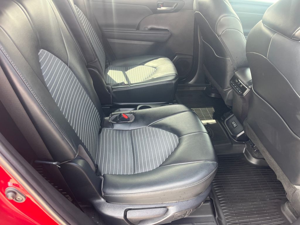 2023 Toyota Highlander XSE photo 17