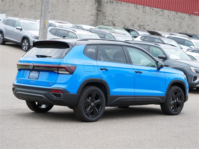 2025 Volkswagen Taos SE photo 2