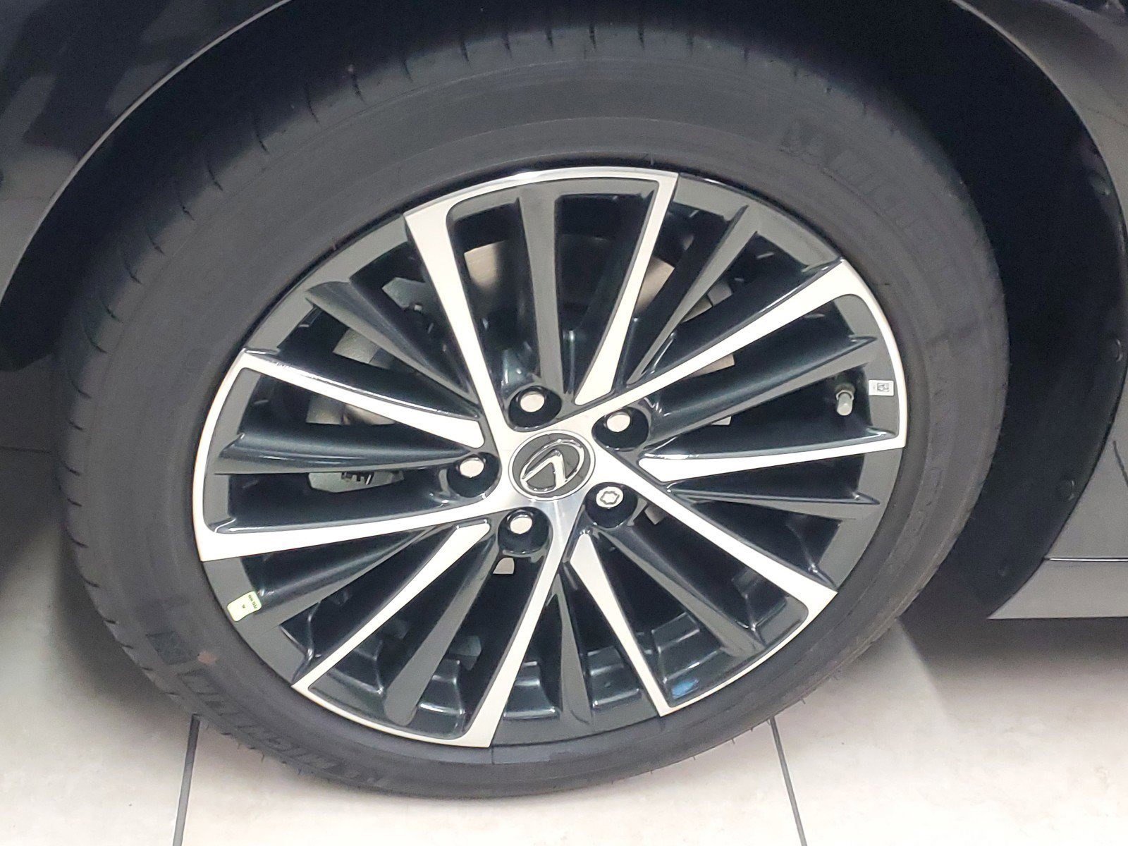 2025 Lexus ES 350 photo 4