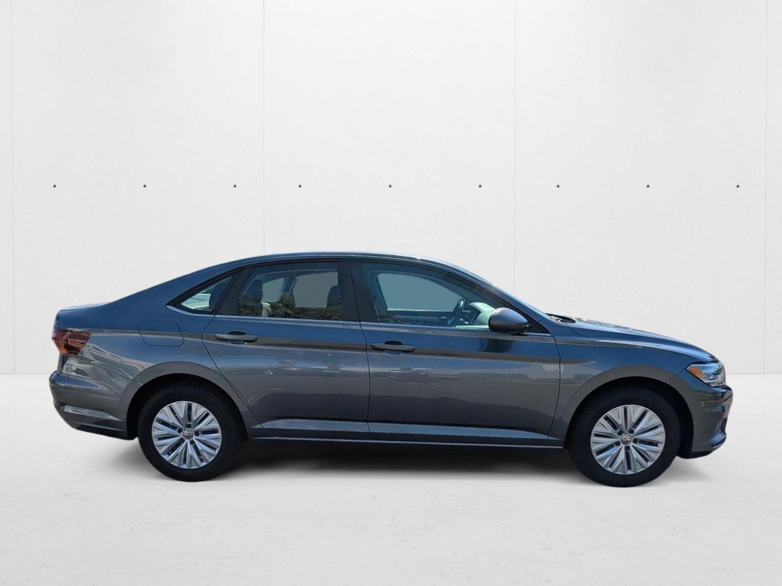 2019 Volkswagen Jetta SE R-Line photo 4