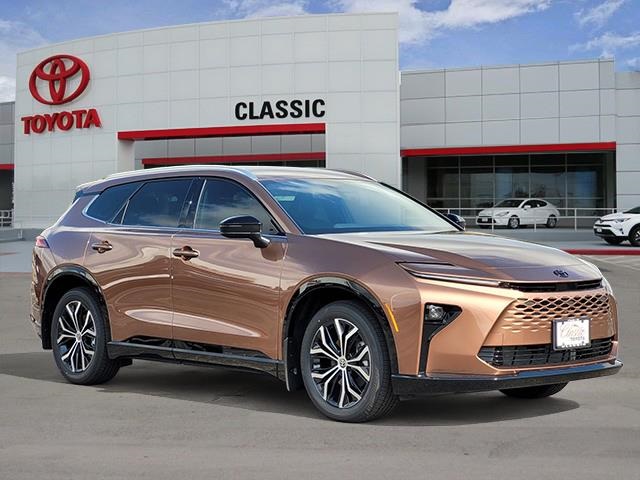 2025 Toyota Crown Signia XLE's photo