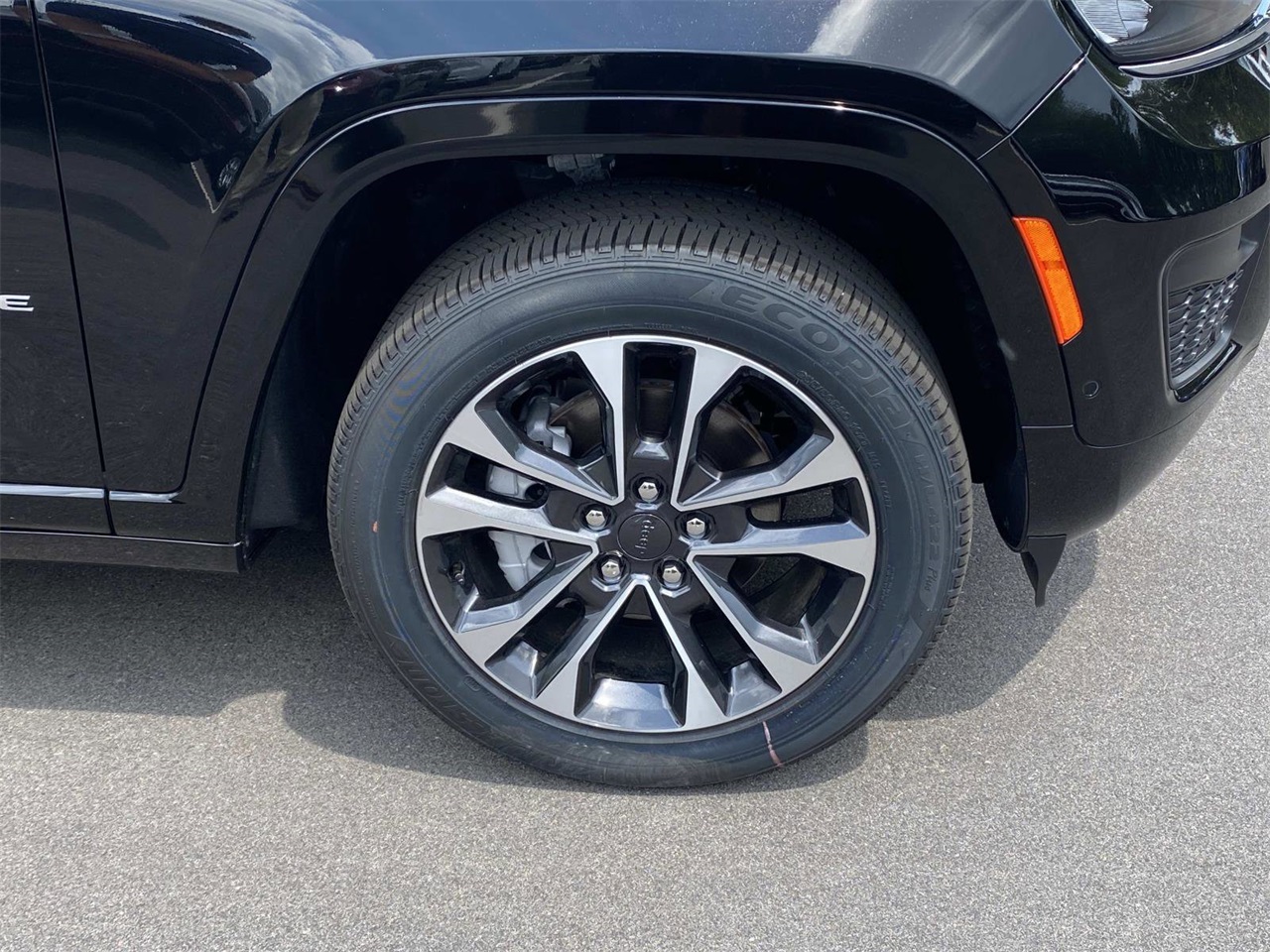 2025 Jeep Grand Cherokee Overland photo 31