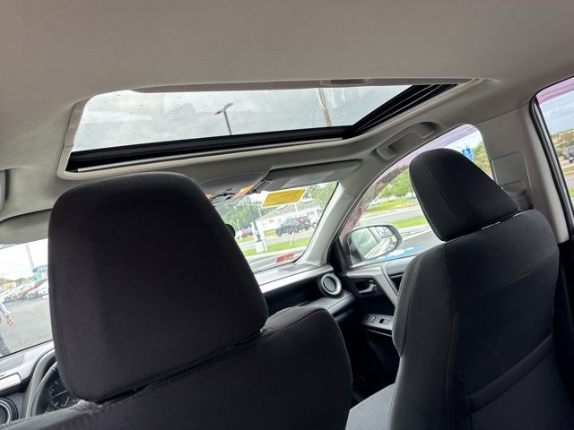 2017 Toyota RAV4 XLE photo 13