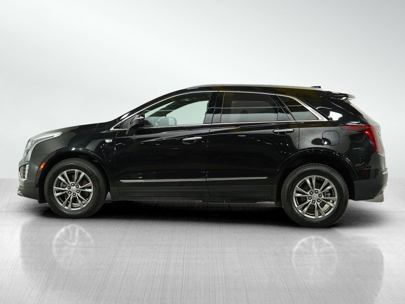 Used 2023 Cadillac XT5 Premium Luxury with VIN 1GYKNDRS8PZ189826 for sale in Burnsville, Minnesota