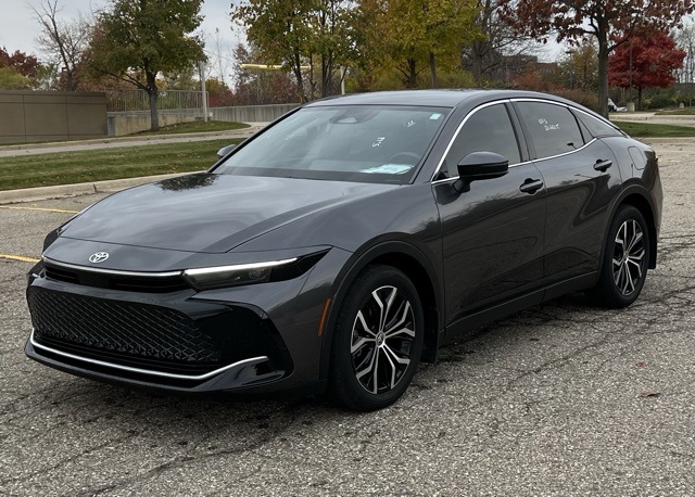 2023 Toyota Crown XLE photo 4