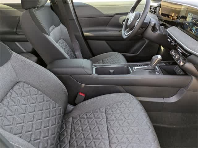 2025 Nissan Kicks SV photo 9