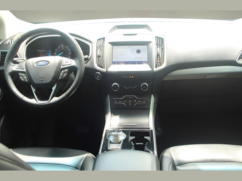 2020 Ford Edge SEL photo 18
