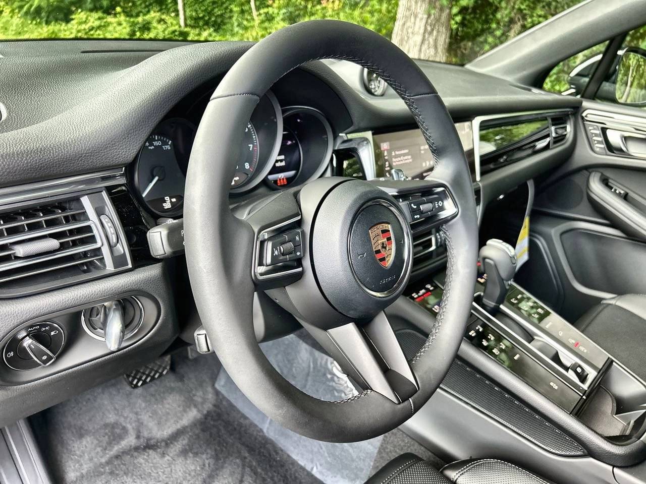 2026 Porsche Macan Base photo 18