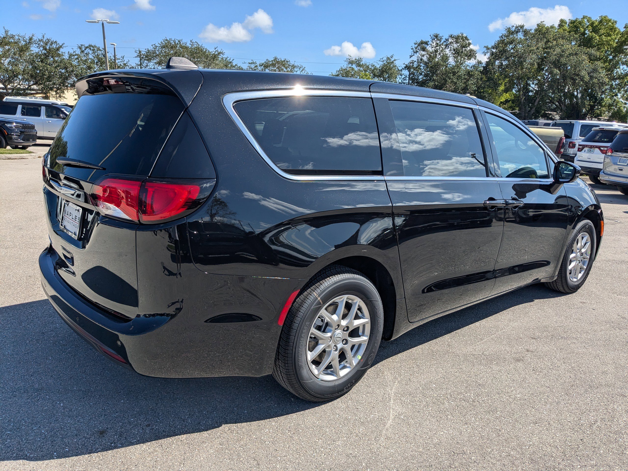 2025 Chrysler Voyager LX photo 5