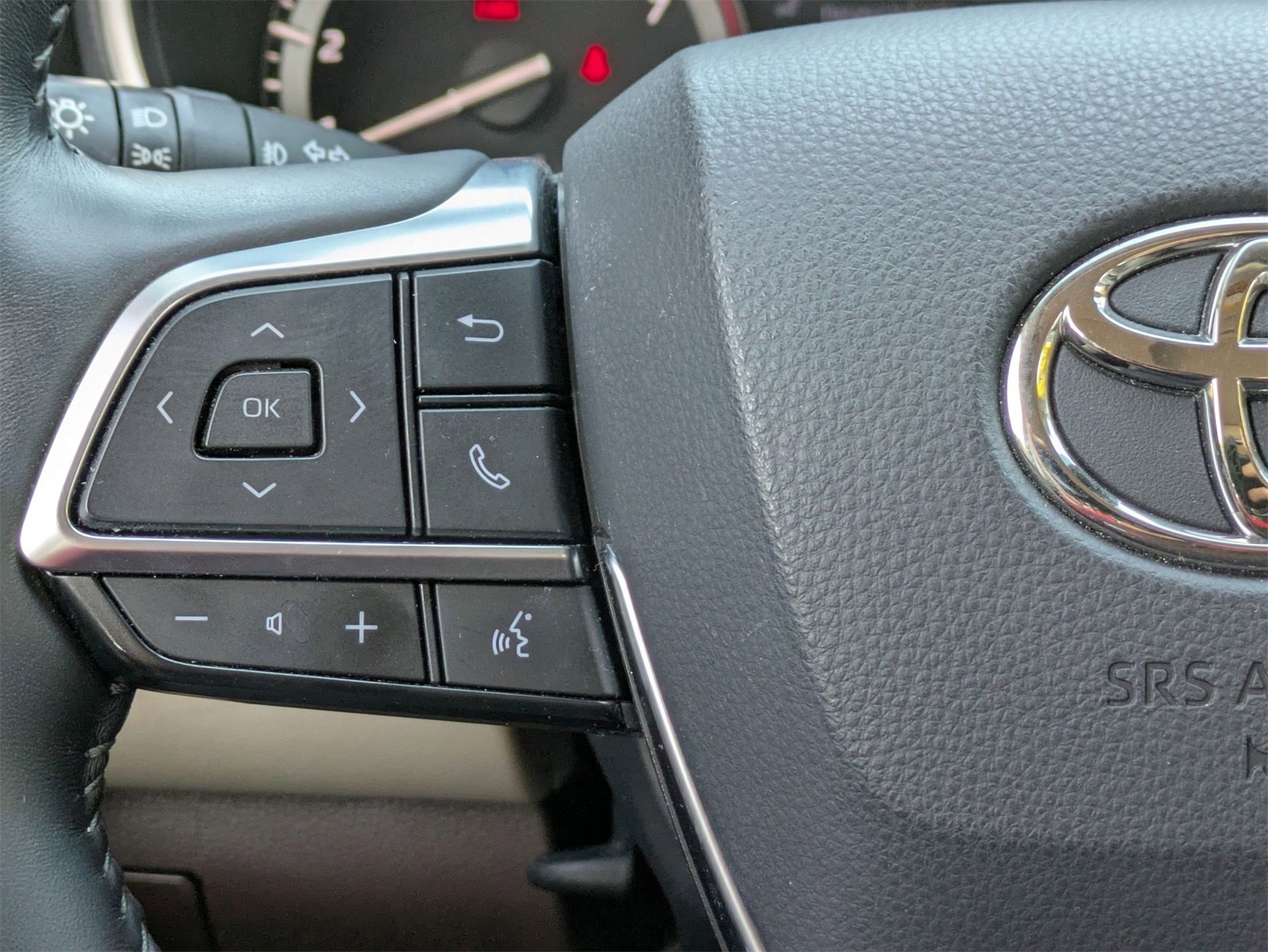 2020 Toyota Highlander Limited photo 9